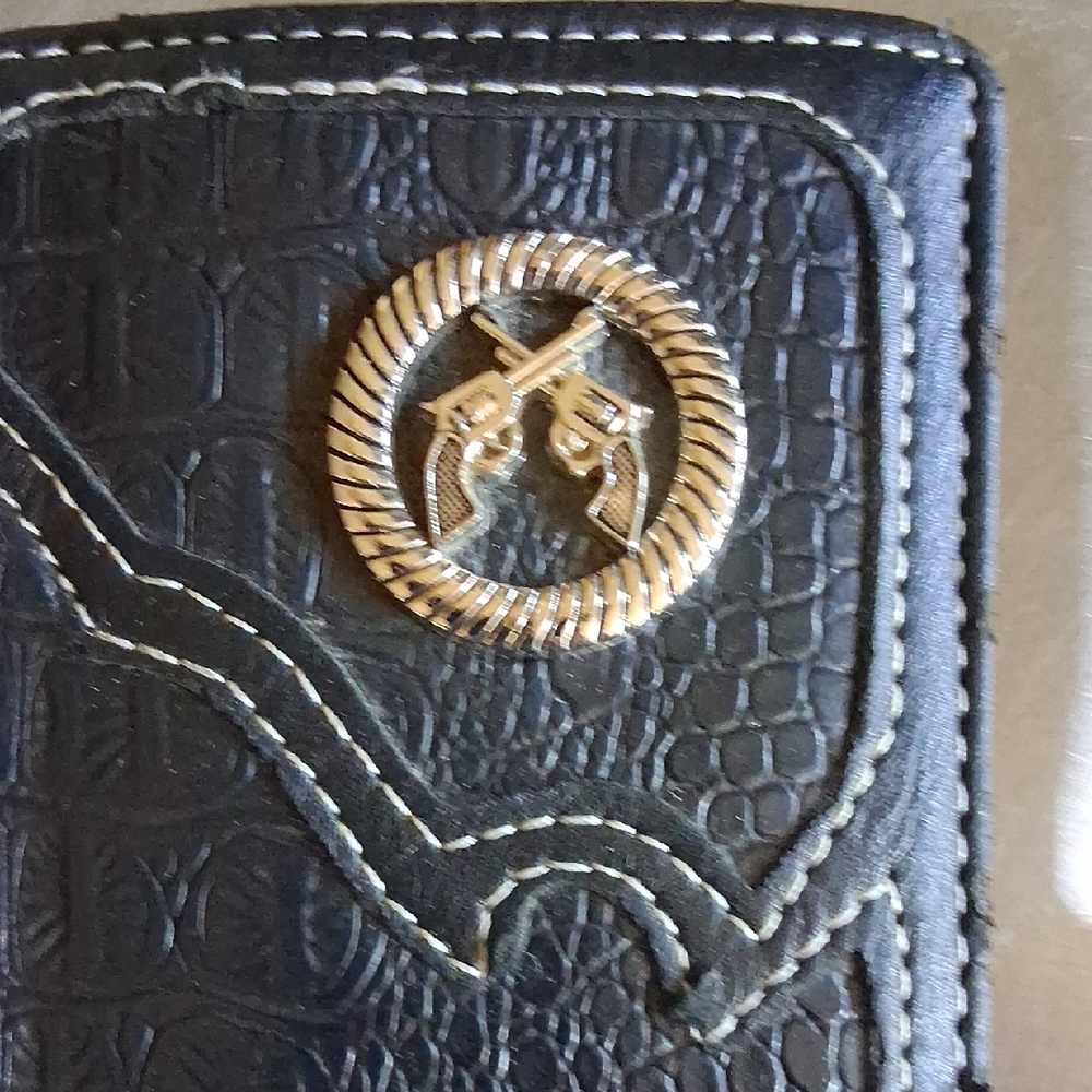 Black Crocodile Pattern Wallet With Silver Accent - image 2